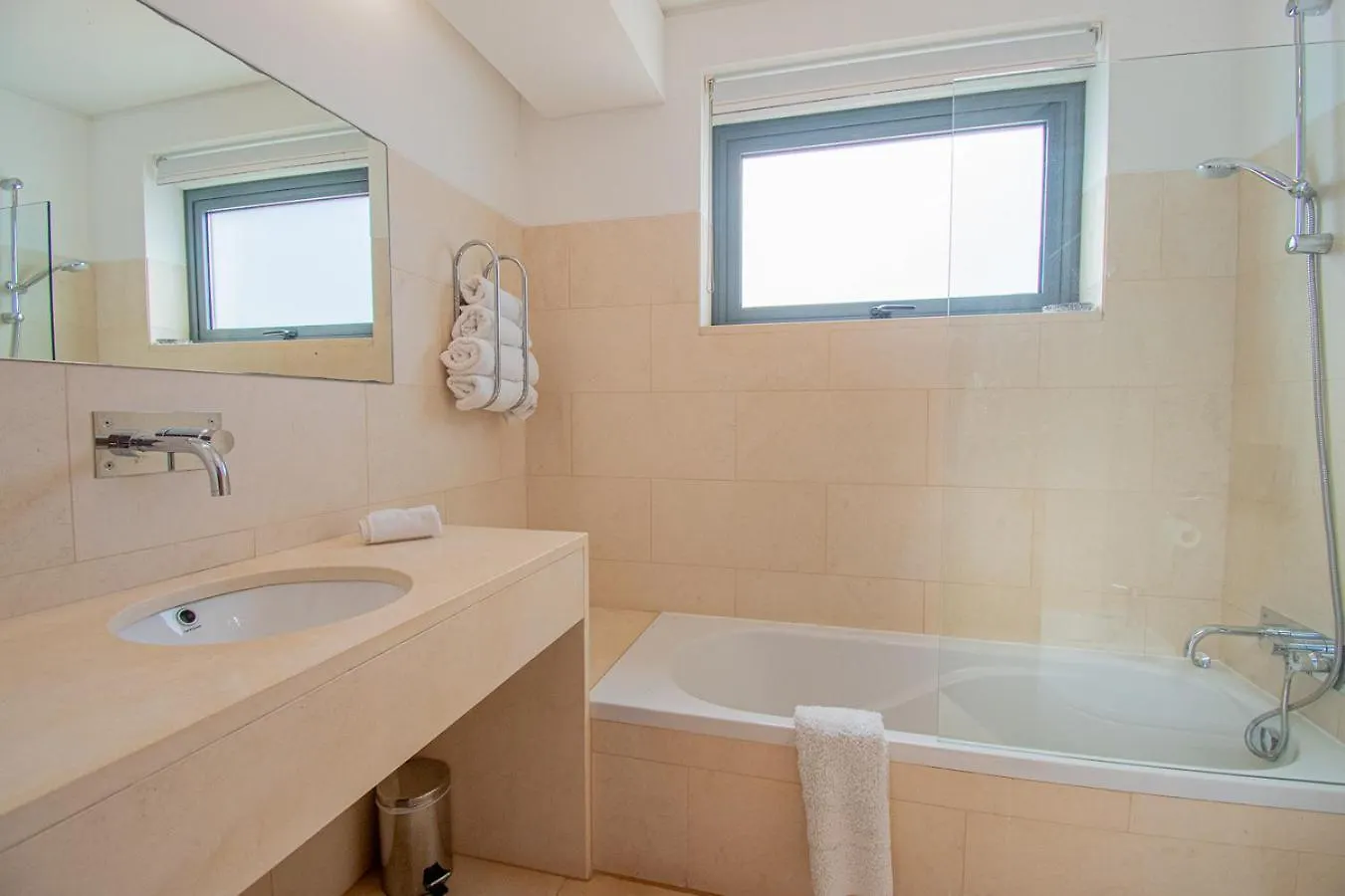 Casa Madeira - Spacious 4-Bedroom Villa With Private Pool Carvoeiro  0*, Carvoeiro (Lagoa)