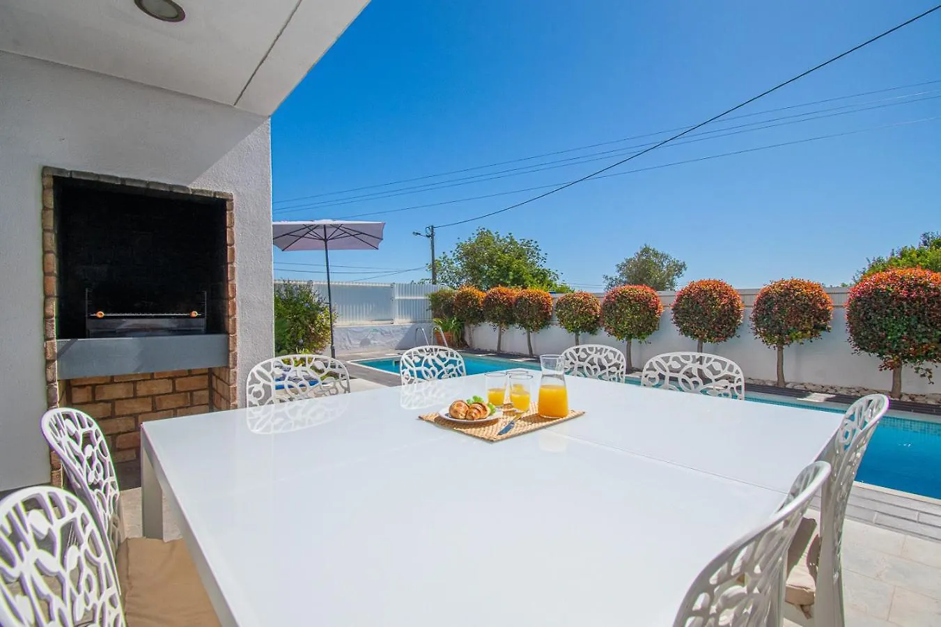 Casa Madeira - Spacious 4-Bedroom Villa With Private Pool Carvoeiro  Portogallo