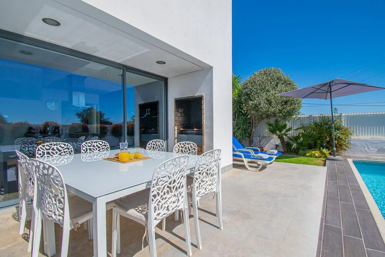 Casa Madeira - Spacious 4-Bedroom Villa With Private Pool Carvoeiro  Portugal
